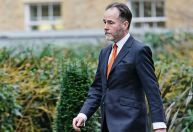 Partido Conservador britânico suspende parlamentar acusado de assédio sexual