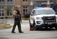 Sobe para 7 número de mortos em tiroteio em Highland Park