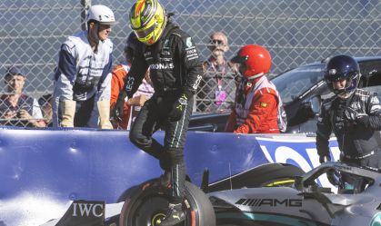 Hamilton critica espectadores por comemorarem sua batida em treino na Áustria