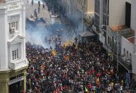 Premiê do Sri Lanka oferece renúncia após protestos na residência presidencial