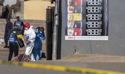 Ataques a tiros em bares na África do Sul deixam ao menos 19 mortos