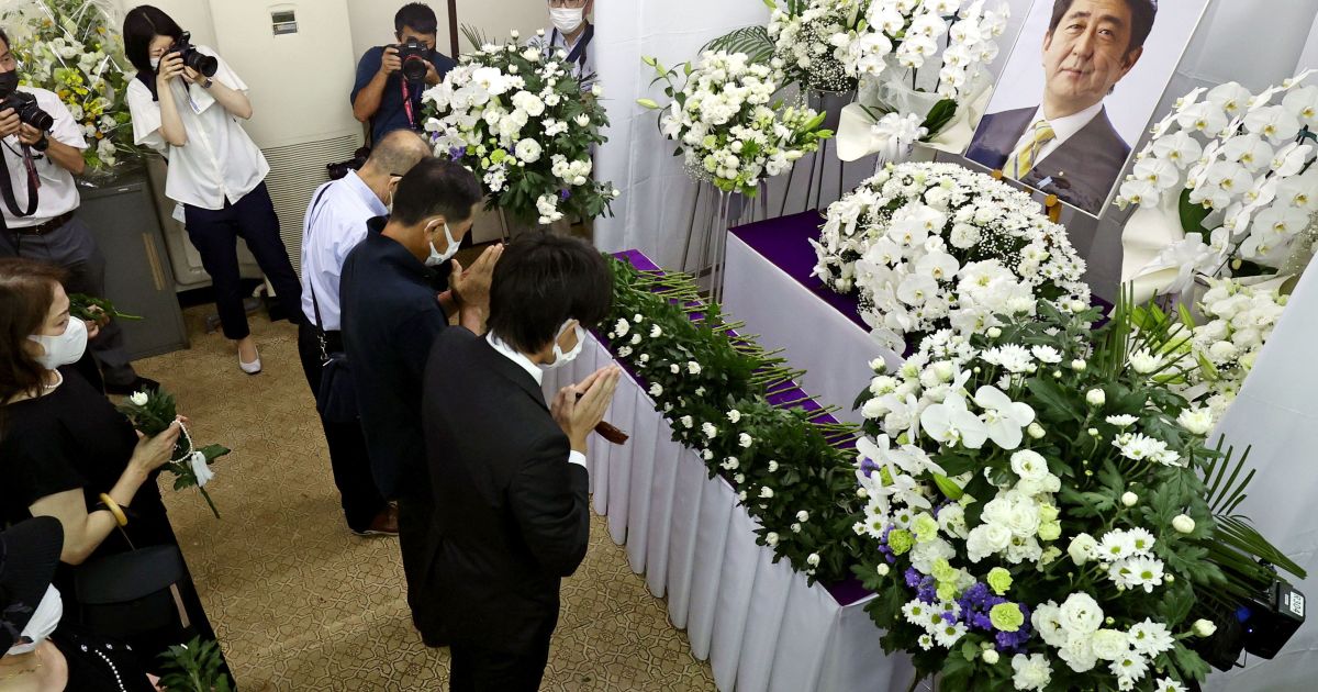 Acusado de matar ex-premiê do Japão se declara culpado em audiência