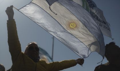 Com cenário em aberto, 2º turno da eleição presidencial da Argentina ocorre no domingo (19)