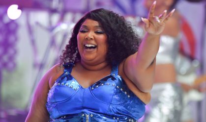 Lizzo esclarece mensagem sobre encerrar carreira: "Não vou desistir"