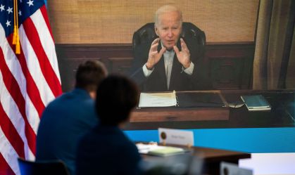 Sintomas de Covid-19 de Biden sumiram "quase completamente", diz médico