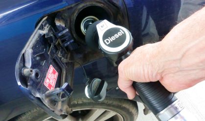Diesel fica R$ 0,02 mais caro a partir deste domingo (1º) nos postos de combustível