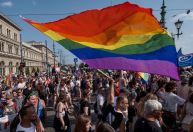 Um guia LGBTQIA+ para se assumir com segurança e felicidade