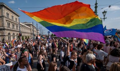 Dezenas de alemães vão para parada LGBTQIA+ proibida na Hungria