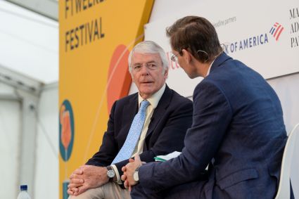 Sir John Major, primeiro-ministro britânico entre os anos de 1990 e 1997. Membro do Partido Conservador.