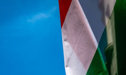 Manifestantes húngaros bloqueiam ponte em Budapeste após aumento de impostos