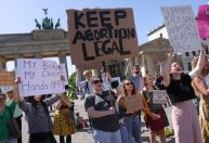 Câmara do Arizona abre caminho para revogar proibição de 1864 ao aborto