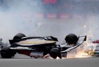 Piloto Zhou Guanyu disse que dispositivo Halo o salvou durante acidente da Fórmula 1