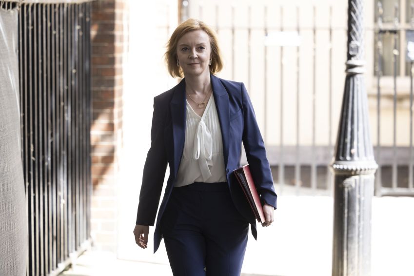 Ex-primeira-ministra do Reino Unido, Liz Truss, perdeu seu assento, anteriormente considerado ultrasseguro / Dan Kitwood/Getty Images/05/07/2022