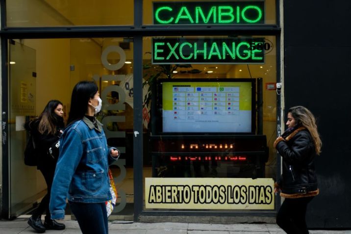 Casa de câmbio argentina em Buenos Aires, 11 de julho de 2022 / Tomas Cuesta/Getty Images