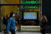 Argentina cria “dólar Coldplay” e “dólar Catar” em tentativa de controlar crise
