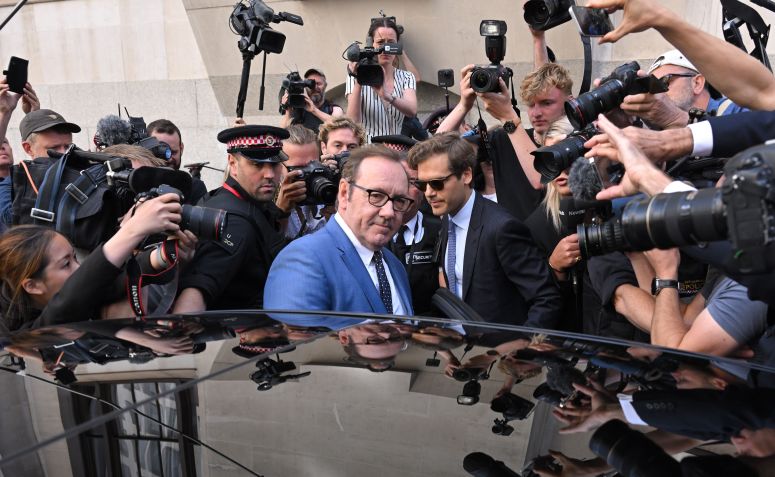 O ator Kevin Spacey deixa o Tribunal Criminal Central de Old Bailey em 14 de julho de 2022 em Londres, Inglaterra. / Karwai Tang/WireImage