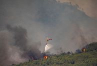 Espanha e Portugal combatem incêndios enquanto ondas de calor atingem Europa