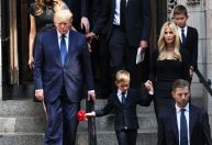 Donald Trump comparece a funeral de sua ex-esposa Ivana