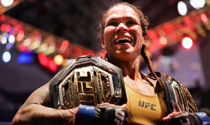Amanda Nunes supera Julianna Peña e retoma cinturão no UFC