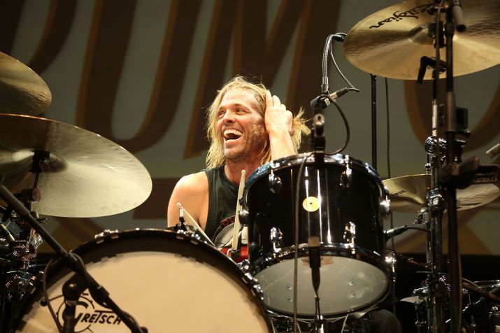 Taylor Hawkins em apresentação em Los Angeles, em 2016. / Ashley Beliveau/Getty Images