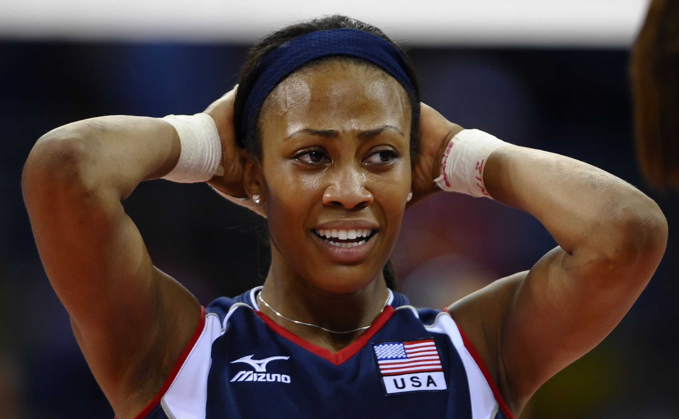 Kimberly Glass dos EUA reage após vencer sua partida semifinal contra Cuba no vôlei feminino durante os Jogos Olímpicos de Pequim 2008