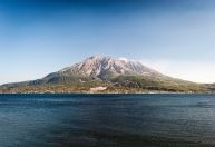 Vulcão Sakurajima, no oeste do Japão, entra em erupção