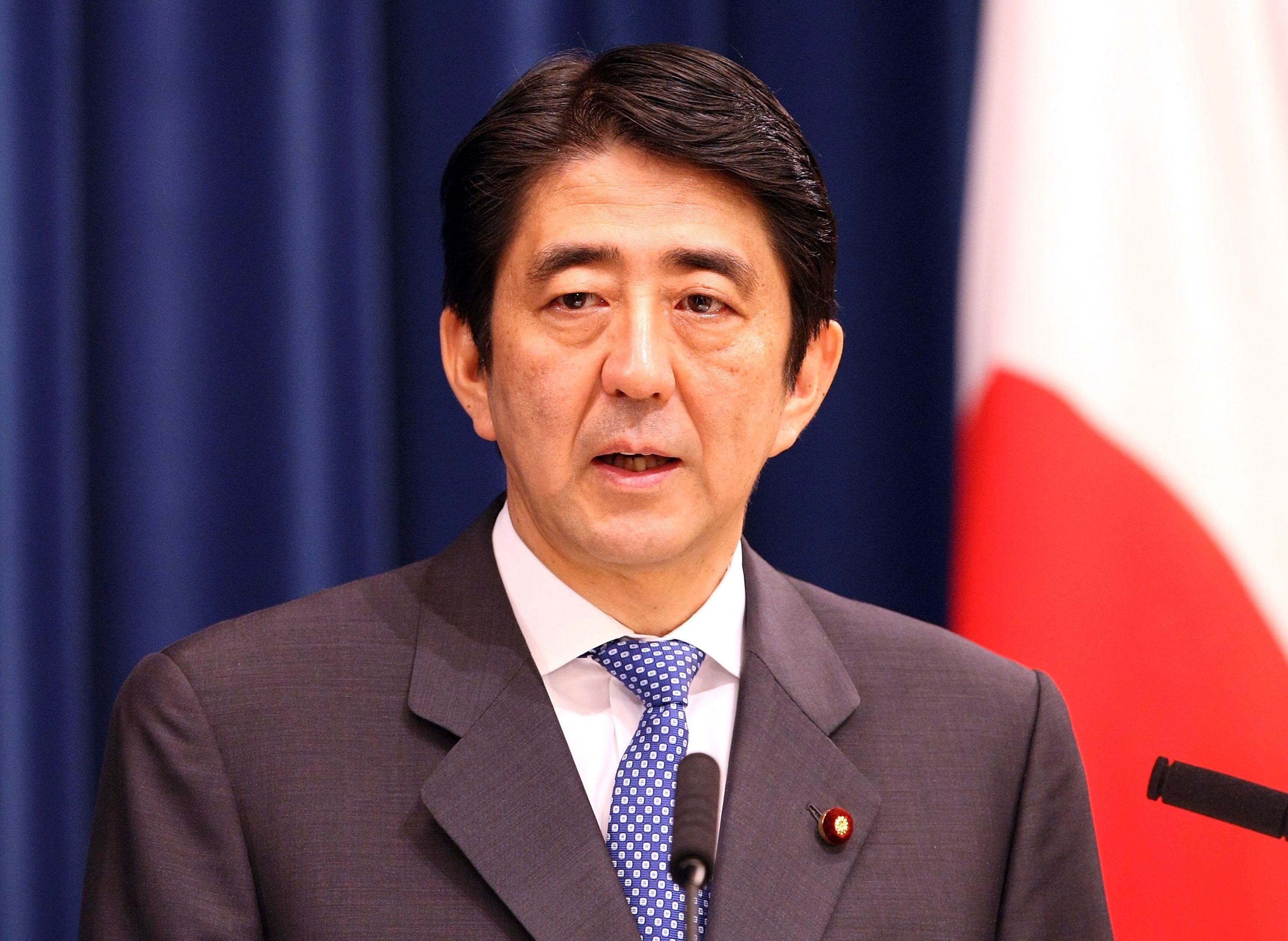Shinzo Abe anuncia sua renúncia como primeiro-ministro em setembro de 2007, em sua residência oficial, em Tóquio. / Getty Images