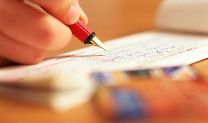 Uso de cheques cai 18% em 2024 e 96% desde 1995, aponta Febraban