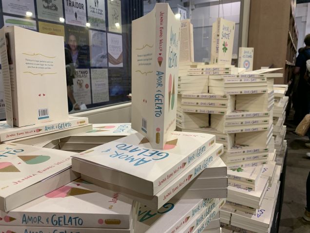 Livro "Amor & Gelato" teve mais de 460 mil cópias vendidas no Brasil, pela editora Intrínseca / Luana Franzão/CNN