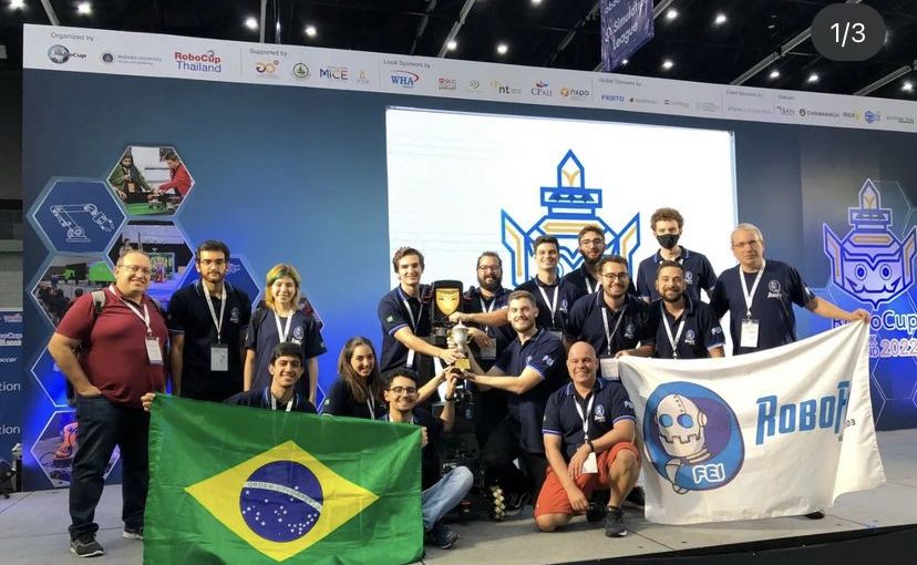 Categorias de robôs Humanoides e Small Size do RoboFEI também ganharam destaque na competição mundial / Divulgação/FEI