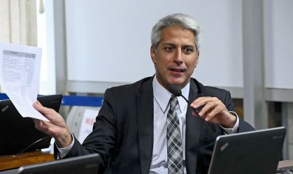 Molon confirma pressão do PT, mas mantém nome para o Senado pelo Rio