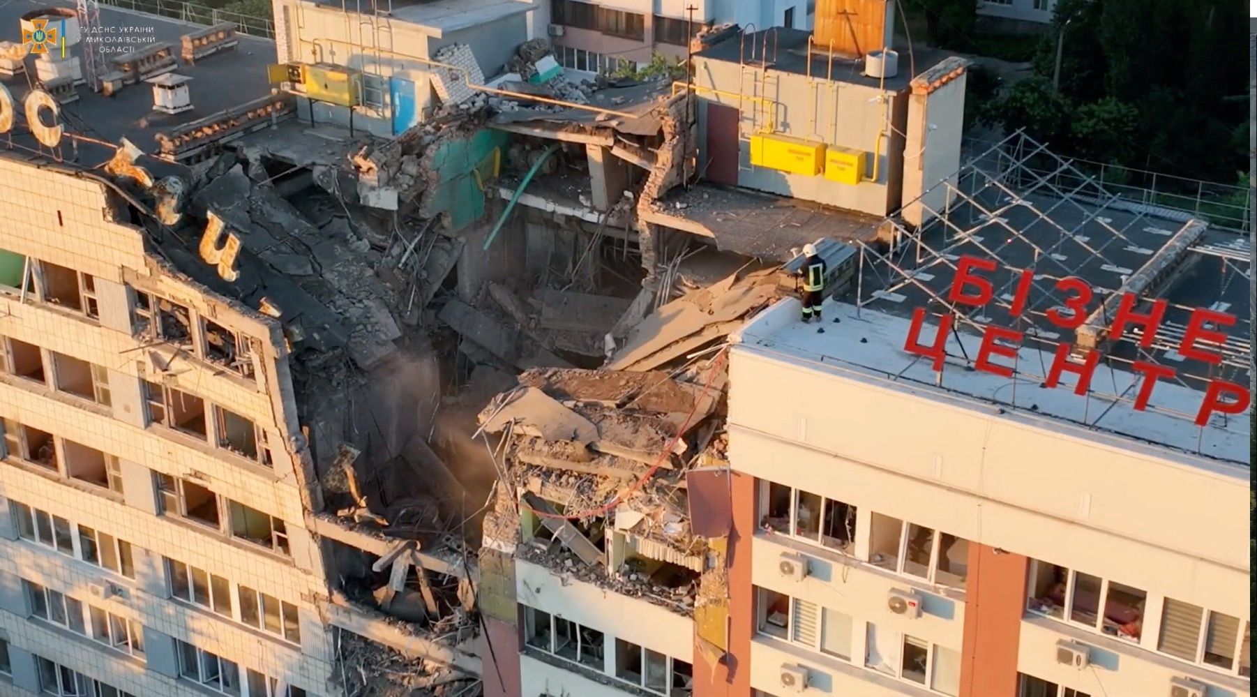 Prédio danificado por ataque militar russo em Mykolaiv, na Ucrânia