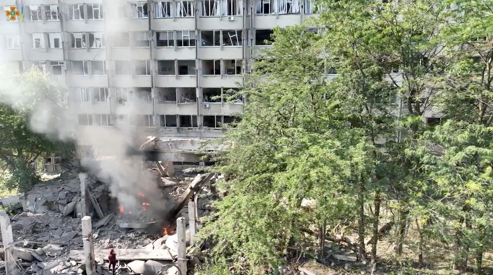 Ataque russo deixa feridos em Mykolaiv / Foto: State Emergency Service of Ukraine/Reuters
