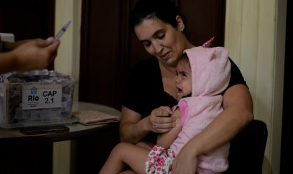 A PREFEITURA DO RIO COMEÇOU NESTA QUARTA-FEIRA (20) A VACINAR PESSOAS COM 35 ANOS OU MAIS COM A QUARTA DOSE DO IMUNIZANTE CONTRA A COVID-19 (SEGUNDA DOSE DE REFORÇO). E TAMBÉM, É A VEZ DAS CRIANÇAS COM 3 ANOS TOMAR A PRIMEIRA DOSE, NO PALÁCIO DO CATETE, Z
