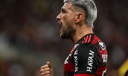 Flamengo vence com gols de Arrascaeta e elimina Atlético-MG na Copa do Brasil