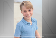 Príncipe britânico George completa nove anos e pais divulgam nova foto oficial