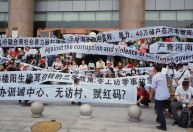 Em meio à crise de pequenos bancos, China reprime protestos com violência