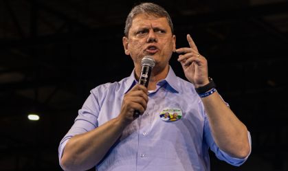 Tarcísio lança candidatura ao governo de SP com ode a Bolsonaro e críticas a PSDB