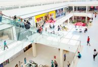 Grandes redes reduzem tamanho de lojas em shoppings em meio à alta do e-commerce
