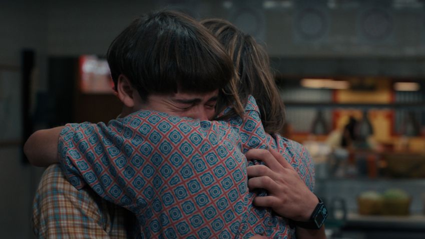Jonathan e Will em cena da quarta temporada de Stranger Things. / Courtesy of Netflix