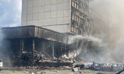 Ataque russo no centro da Ucrânia mata 23, incluindo três crianças, dizem autoridades
