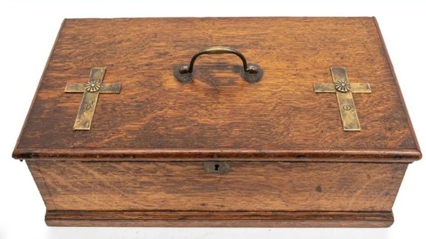 O Kit inclui todas as fereramentas necessárias para matar um vampiro / hansons Auctio e Valuers LTD