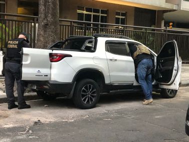 Carro é apreendido por equipe da Polícia Federal no Rio de Janeiro