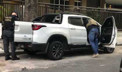 Carro é apreendido por equipe da Polícia Federal no Rio de Janeiro