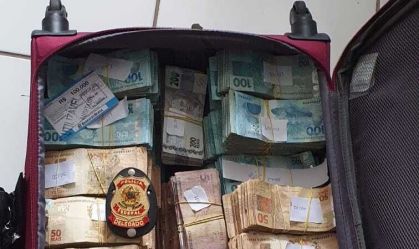 Mala encontrada pela PF durante operação