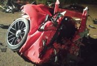 Motorista perde o controle de Porsche, capota e se choca com árvore em Londrina