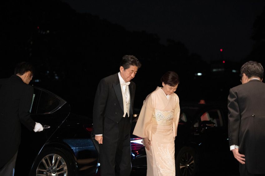 Shinzo and Akie Abe arrive at the Imperial Palace in Tokyo after the Ceremony of the Enthronement of Emperor Naruhito in 2019 / Getty Images