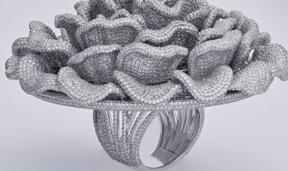 Anel em forma de cogumelo quebra recorde mundial de mais diamantes em um só anel