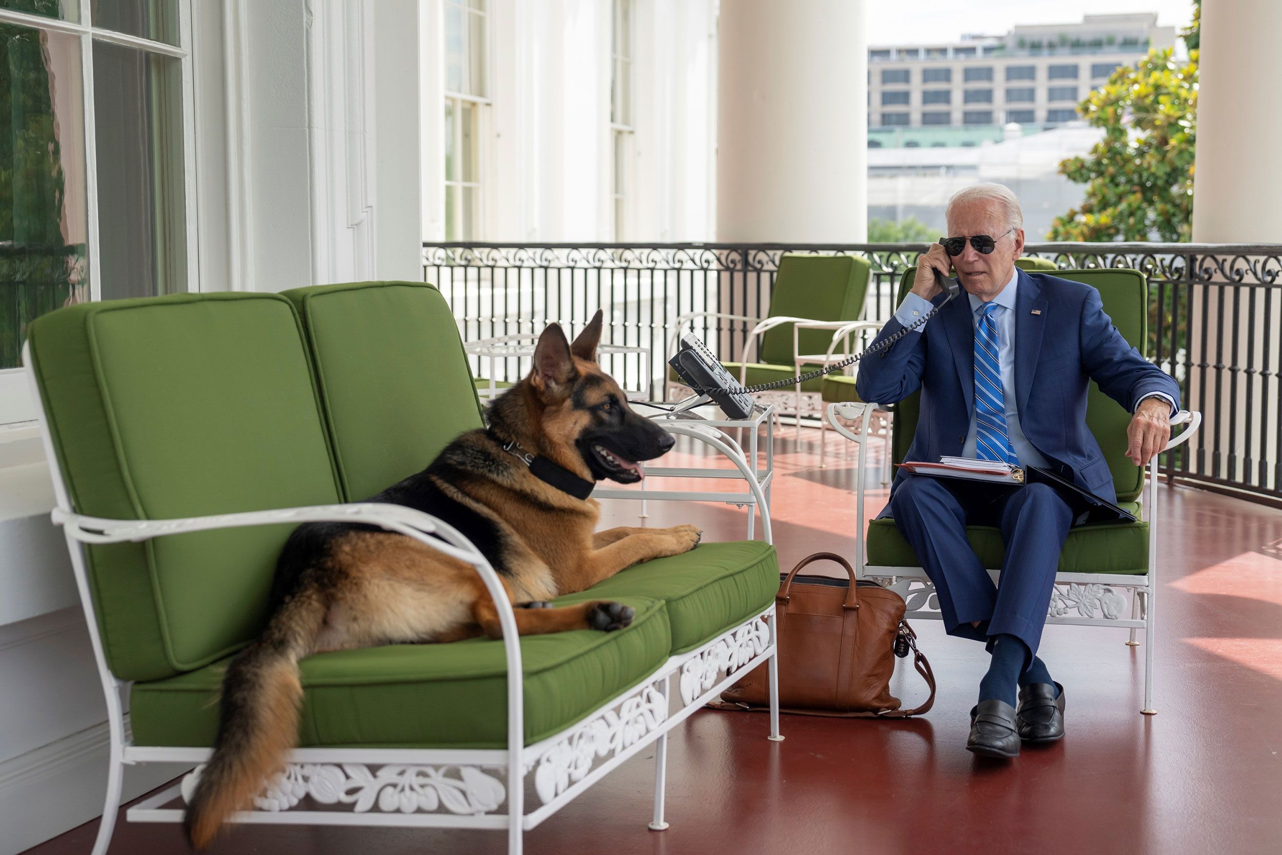 Biden postou uma foto no Twitter trabalhando na Casa Branca enquanto se recuperava da Covid-19 em 25 de julho de 2022
