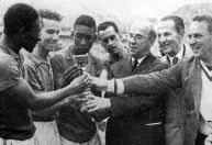 Com morte de Zagallo, todos os titulares do título mundial de 1958 já morreram